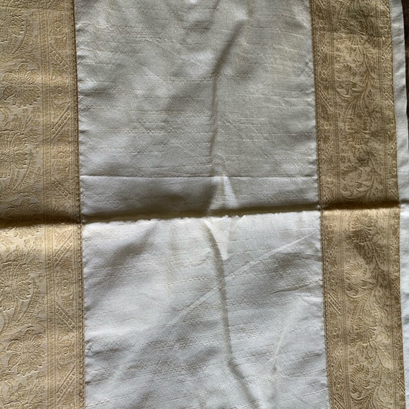 Table runner - Picture 2 of 8